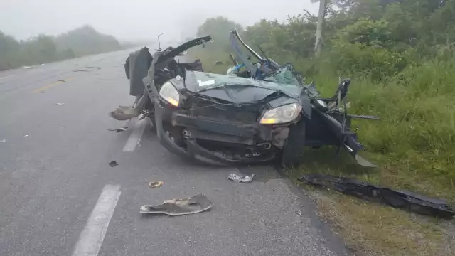 La camioneta de lujo quedó completamente destrozada