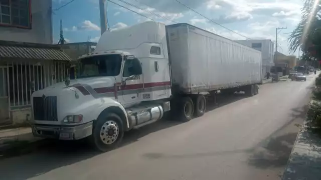 El tráiler transportaba madera sin permiso. Foto: Joaquín Guevara