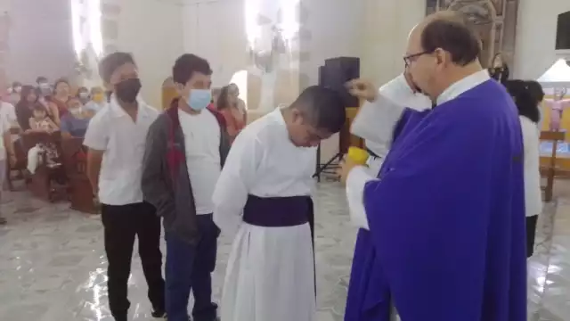 Los feligreses de Suma de Hidalgo comenzaron la Cuaresma con la aplicación de la cruz de ceniza