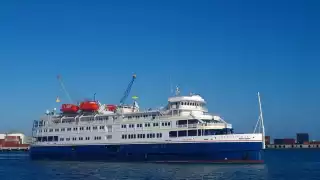 A los buques de paseo que atracarán se unió la Disney Crusier Line