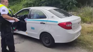 El taxista fue trasladado a las instalaciones de la Policia Municipal para que se hiciera responsable de los daños ocasionados a la motociclista
