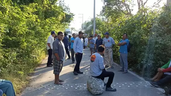 Los manifestantes señalaron que Máximo Pech Ucán resultó triunfador en el proceso con 399 votos contra 391 de Santos Roberto Yam