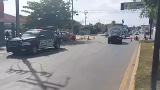 El hombre se comportaba de manera agresiva y tiraba los productos de los estantes