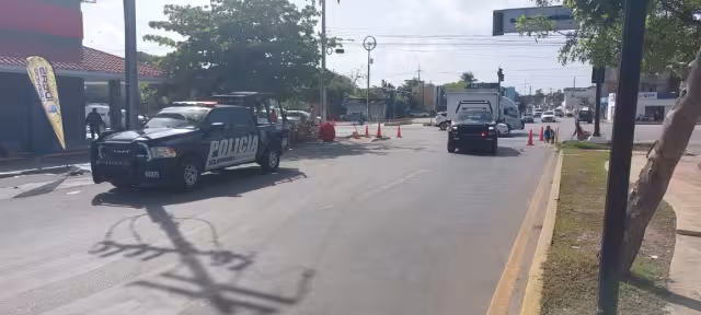 El hombre se comportaba de manera agresiva y tiraba los productos de los estantes