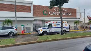 La viajera fue reportada a la torre de control del aeropuerto de Chetumal como grave, por la tripulación del vuelo en el que viajaba