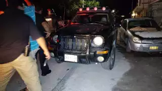 Elementos de policía aseguraron una camioneta, pero no hubo detenidos ya que se encontraban dentro de su hogar