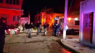 El sitio fue acordonado por agentes de la Policía Municipal mientras que personal del ministerio público del departamento de delitos de alto impacto