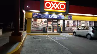 Los hombres llegaron abordo de una motocicleta y amenazaron con un arma de fuego a los empleados