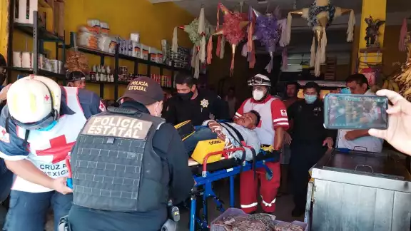 Hombre recibe descarga eléctrica por cable de alta tensión en ciudad del Carmen