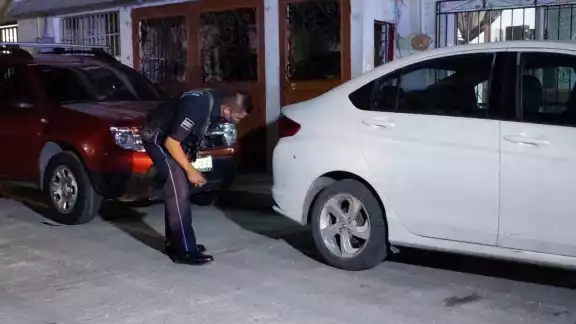 Al lugar llegaron elementos de la Policía Municipal quienes acordonaron la zona Al lugar llegaron elementos de la Policía Municipal quienes acordonaron la zona