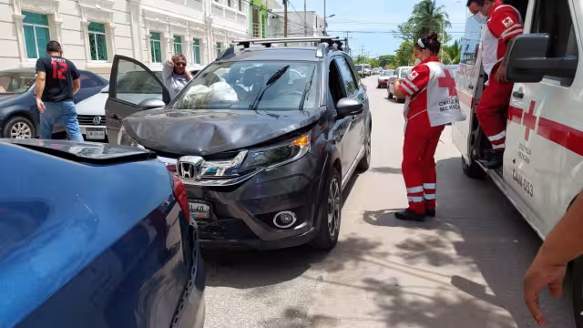 Al ser trasladada al hospital la dueña del auto, su vehículo fue trasladado al corralón