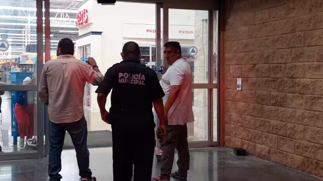 Al lugar arribó la policía municipal para brindar apoyo al menor de edad