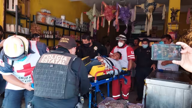 Hombre recibe descarga eléctrica por cable de alta tensión en ciudad del Carmen