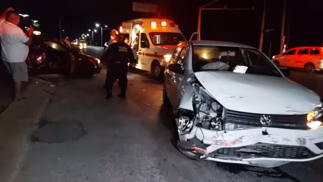 Agentes de vialidad y tránsito realizaron el peritaje correspondiente determinando la responsabilidad para el automóvil Chevrolet