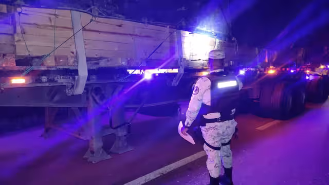 El tractocamión y las piezas de madera fueron puestos a disposición de la PROFEPA en Campeche