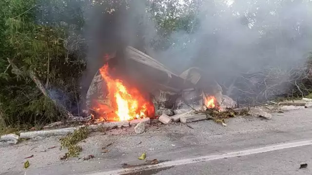 Quedó reducida a cenizas, mientras era conducida con dirección al Aeropuerto Internacional de Cancún (AIC).