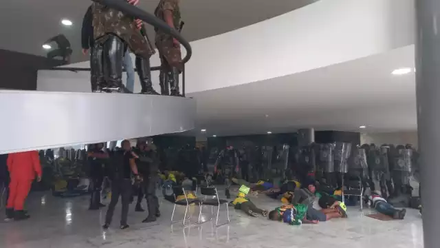 Más de 300 personas fueron detenidas por el intento de golpe de estado en Brasil