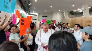 Adán Augusto López fue recibido por simpatizantes de Morena en Ciudad del Carmen