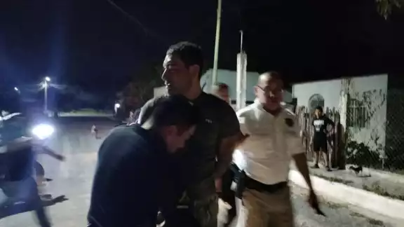 Después de una persecución  por varias colonias de la ciudad elementos de la Dirección  de Seguridad Pública, lograron detener en la colonia Revolución