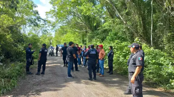 Rumores aseguran que el tercer pasajero se encuentra con vida al ser visto pidiendo un aventón Rumores aseguran que el tercer pasajero se encuentra con vida al ser visto pidiendo un aventón