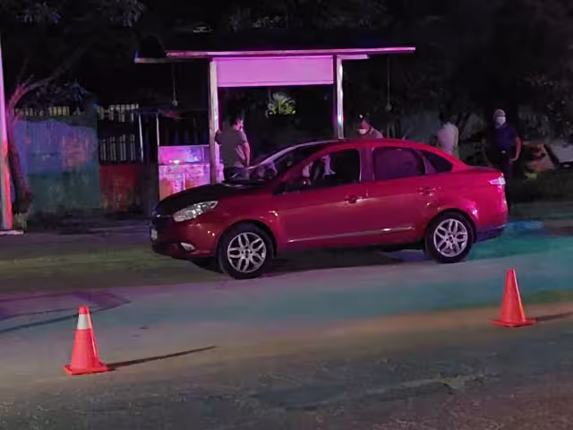 Elementos policiales delimitaron la zona para evitar el acercamiento de curiosos