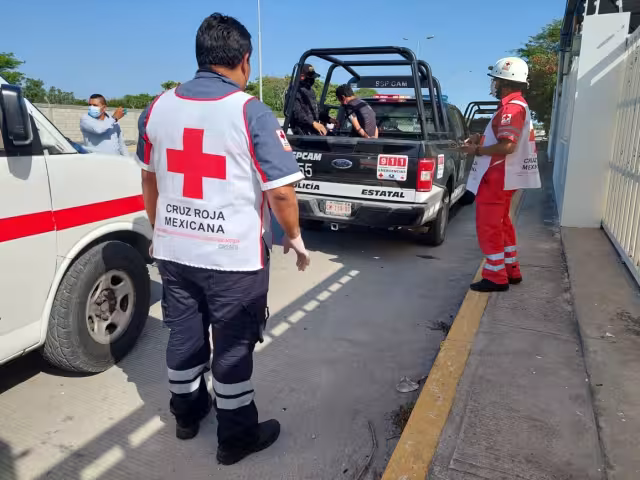 El hombre fue atendido por elementos de la Cruz Roja, así como llevado al ministerio público para deslindar responsabilidades