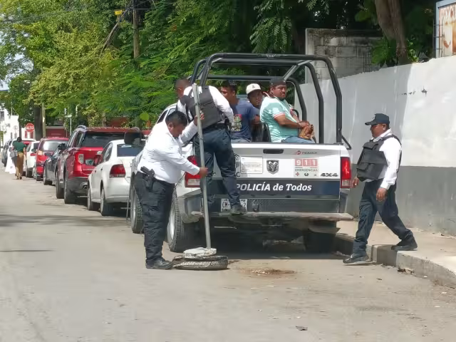 Fueron entregados por la policía a la FGR; el hecho se suma a otro en el cual los asegurados cargaban billetes falsos y también procedían de Tabasco.
