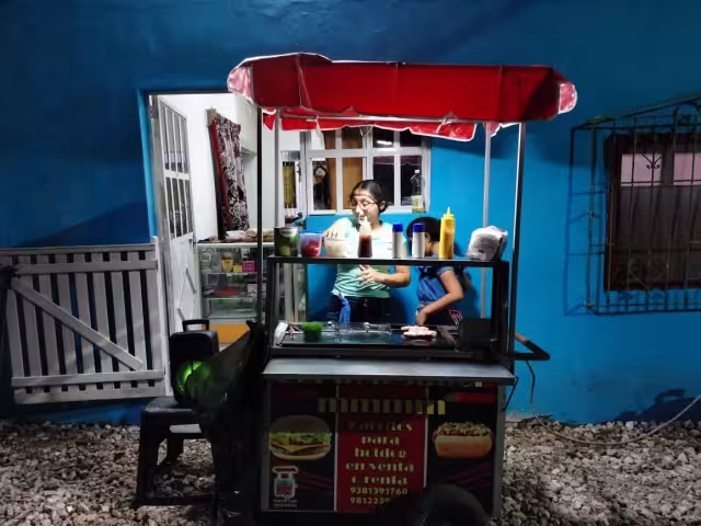 Lluvias obligan a vendedores a endeudarse para sobrevivir en Sabancuy