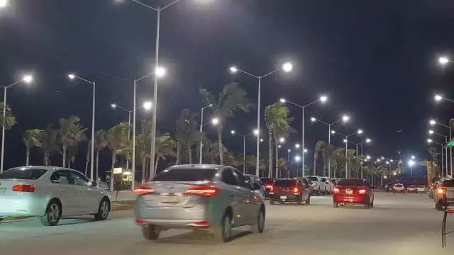 El 7 de octubre la compañía estatal cortó la energía, lo volvió a hacer el 13 de diciembre y de nuevo el 3 de enero; en todas el Ayuntamiento la reinstaló