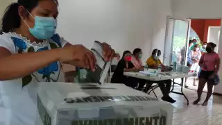 Desde muy temprano se registraron largas filas en las casillas para emitir su voto