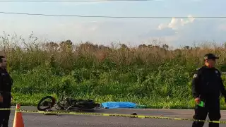 El cuerpo del motociclista quedó tirado sobre el pavimento