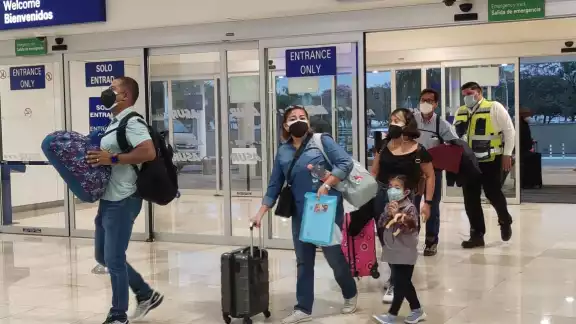 Los pasajeros del vuelo cancelado hacia la CDMX en Mérida fueron transferidos a otra salida operada por Aeroméxico Los pasajeros del vuelo cancelado hacia la CDMX en Mérida fueron transferidos a otra salida operada por Aeroméxico