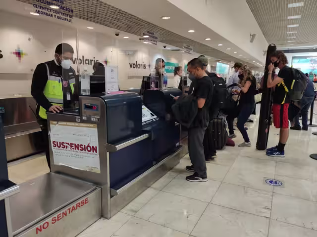 Los vuelos que  despegaron son el 821 y 823 de Aeroméxico hacia la Ciudad de México, el primero a las 06:00 y el otro a las 07:35.