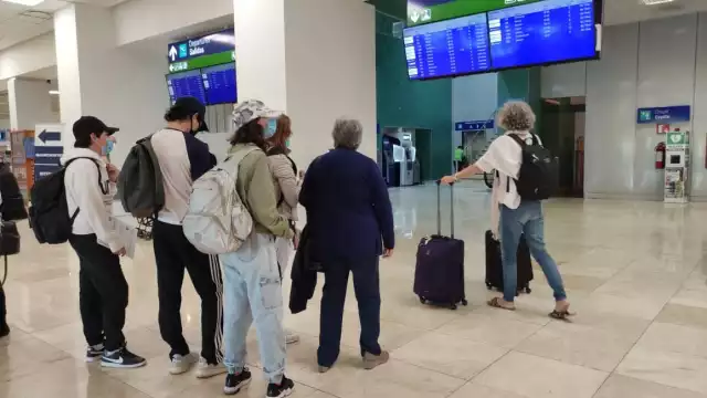 Usuarios con destino a Oaxaca tuvieron que esperar para salir de la ciudad de Mérida