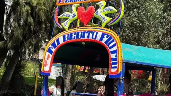 La trajinera lleva el nombre de la canción. Foto: Especial La trajinera lleva el nombre de la canción. Foto: Especial