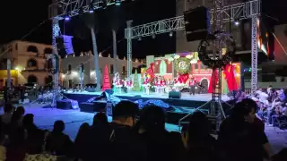 15 academias de danza locales participaron en el festival navideño en centro histórico de Campeche