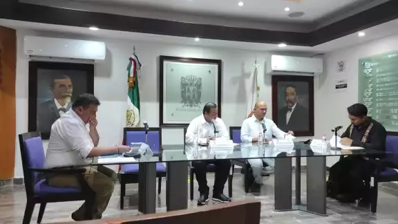 La sesión no cuenta con la presencia de todos los integrantes del poder legislativo La sesión no cuenta con la presencia de todos los integrantes del poder legislativo