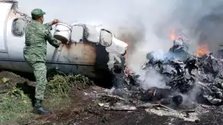 La Sedena informó que la aeronave se desplomó a las 9:45 horas de este domingo durante las maniobras de despegue, cerca del aeropuerto de Xalapa, Veracruz