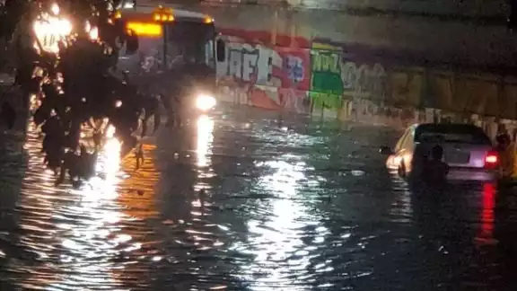 Diversas calles y avenidas se inundaron después de la fuerte tormenta Diversas calles y avenidas se inundaron después de la fuerte tormenta