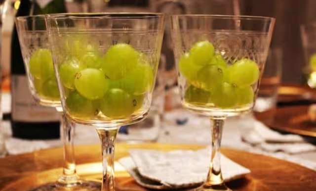 La tradición de comer 12 uvas surgió en España, pero con el tiempo se extendió por todo el mundo