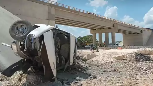 El aparatoso incidente ocurrió en el puente que pasa sobre la carretera hacia Yalcobá