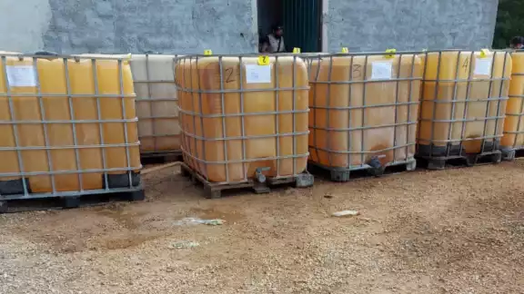 Entre los bienes incautados hay un tráiler, cuatro autotanques y bombas centrífugas. Entre los bienes incautados hay un tráiler, cuatro autotanques y bombas centrífugas.