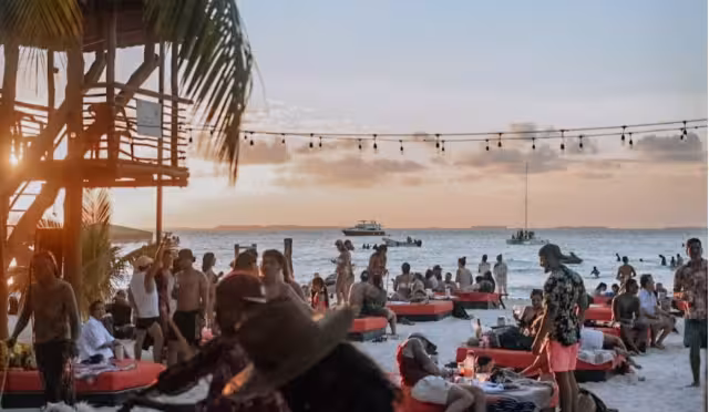 Hasta los grandes centros de hospedaje de Costa Mujeres mantienen una actividad del 50 por ciento en estos días