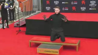 Saul el 'Canelo' Álvarez plasma sus huellas en Hollywood