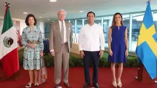 El gobernador Mauricio Vila fue el encargado de recibir a los Reyes de Suecia