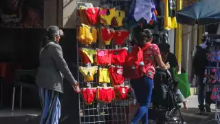 Hasta en 100 pesos venden en Mérida la ropa interior para atraer amor y dinero en Año Nuevo
