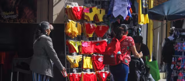 Los precios de la prenda van desde 100 pesos por unidad hasta promociones de dos por 70 pesos.