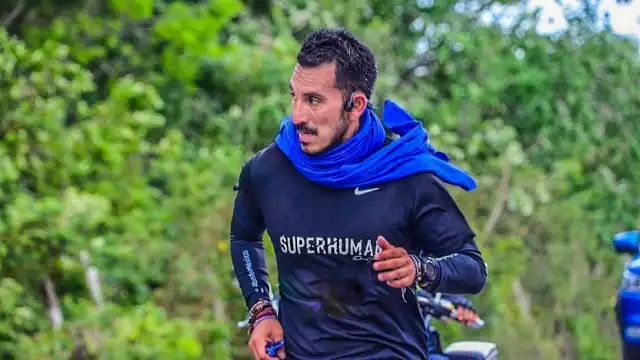 El maratonista, que encabeza el proyecto 'Superhuman', llegó a Cancún durante la tarde de este 25 de abril
