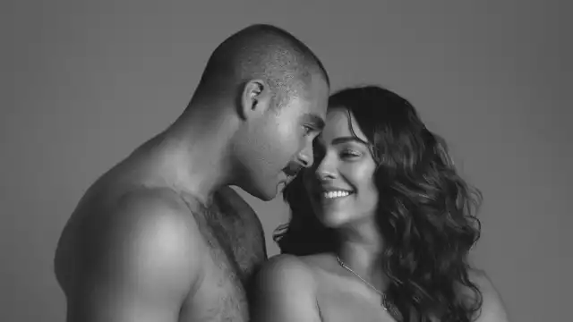 Con fotos sensuales y tiernas, la pareja revela que serán papás.