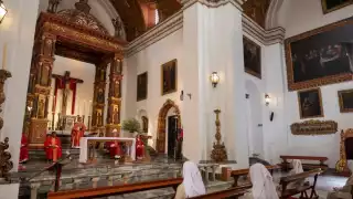 Durante el Jueves Santo rememora la Última Cena de Jesús con sus apóstoles.